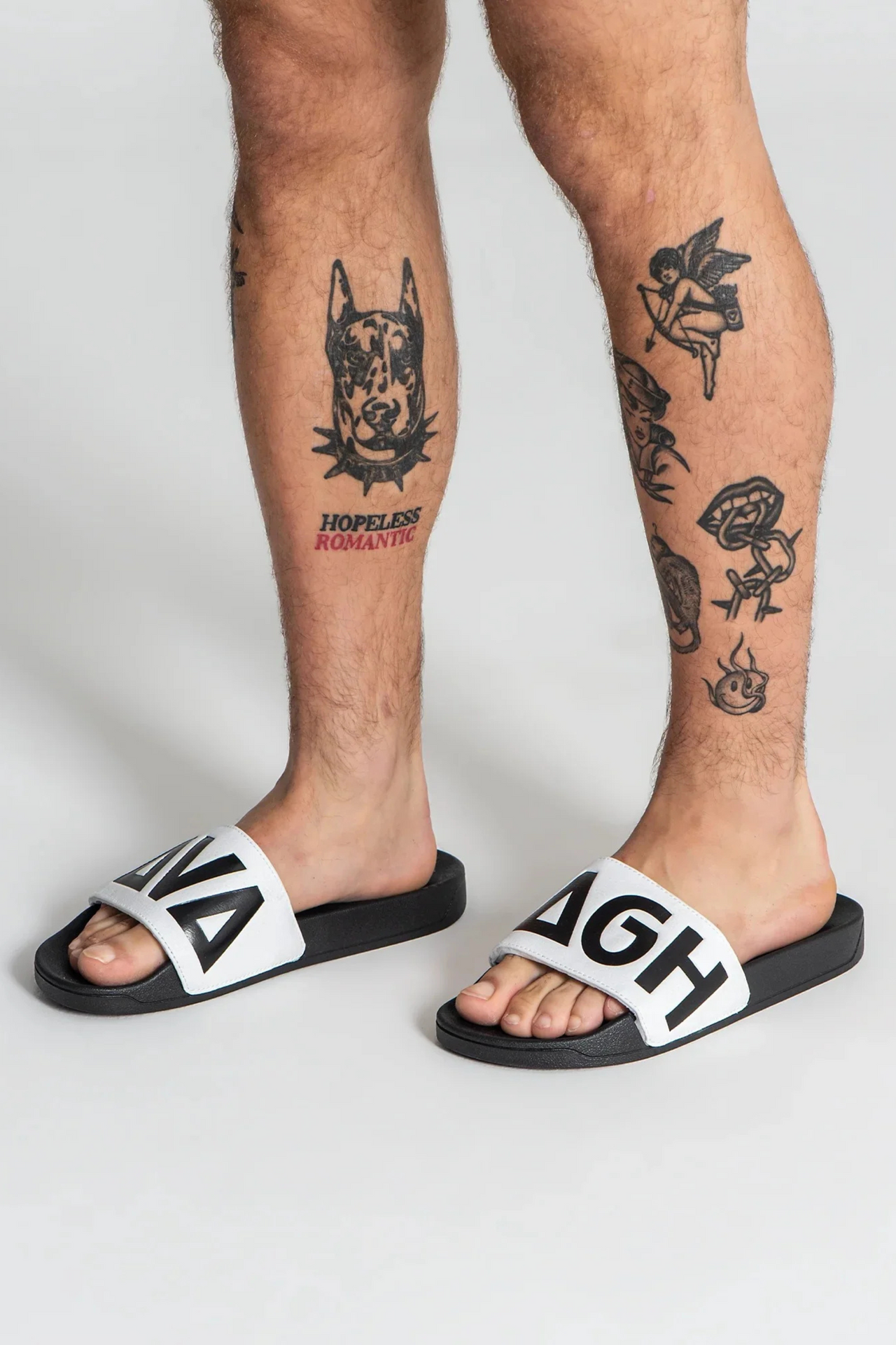Chinelos Brancos e Pretos Gianni Kavanagh SS25