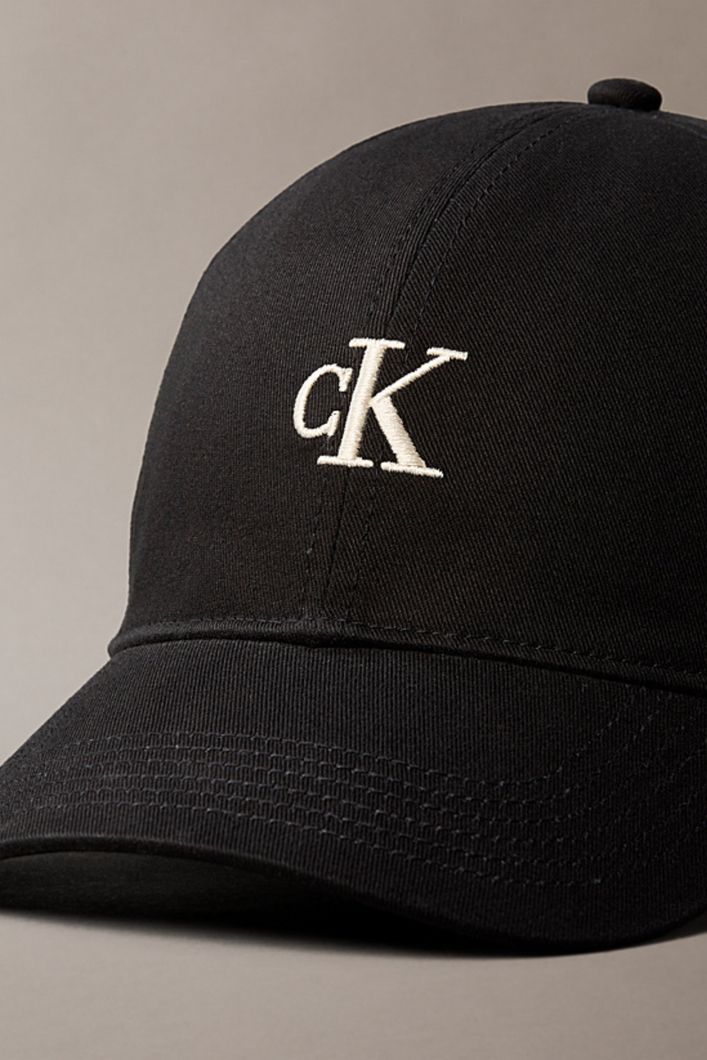 Chapéu Preto Calvin Klein SS26 Calvin Klein