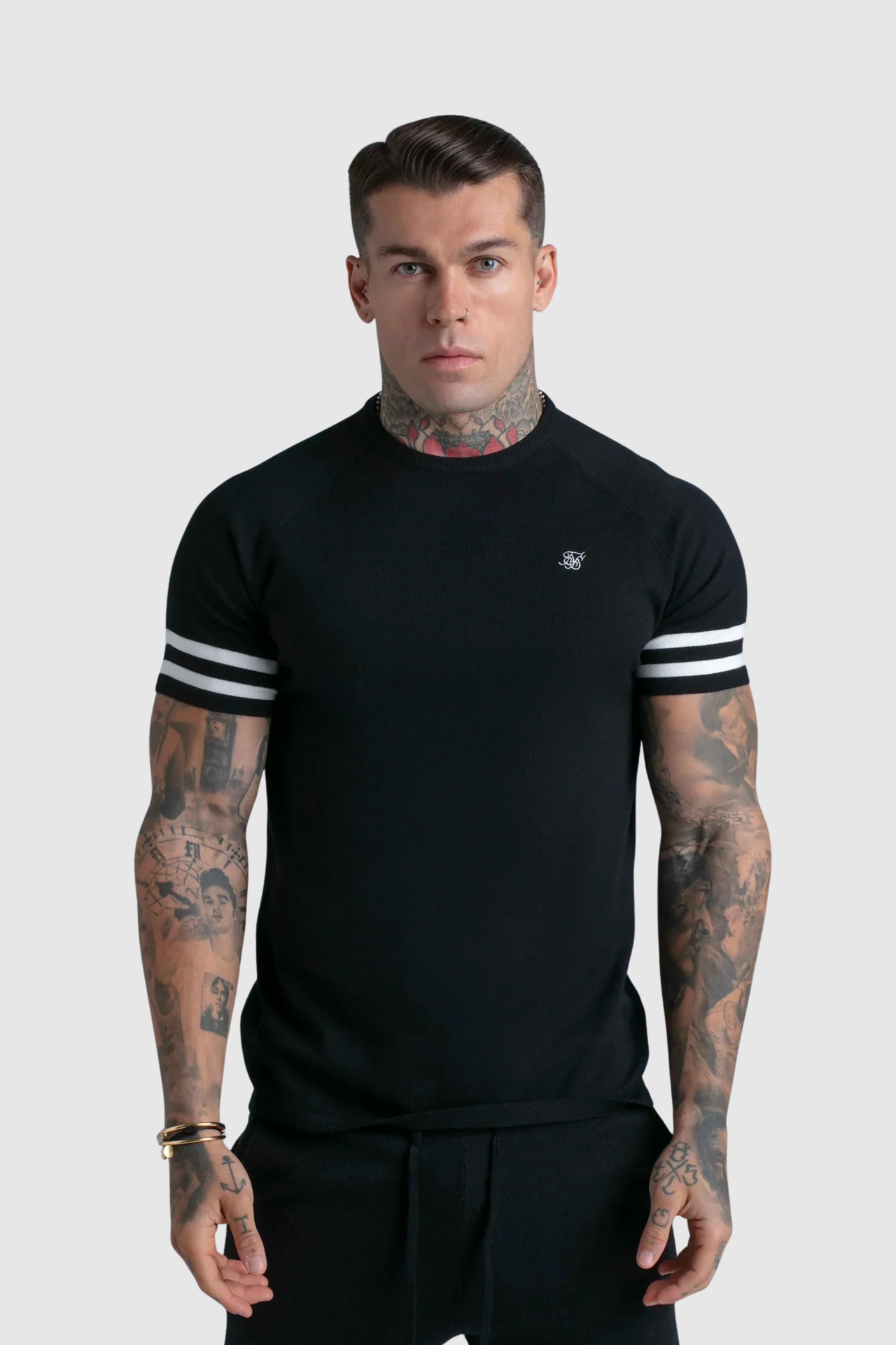 T-shirt Preta com Detalhes em Branco SikSilk