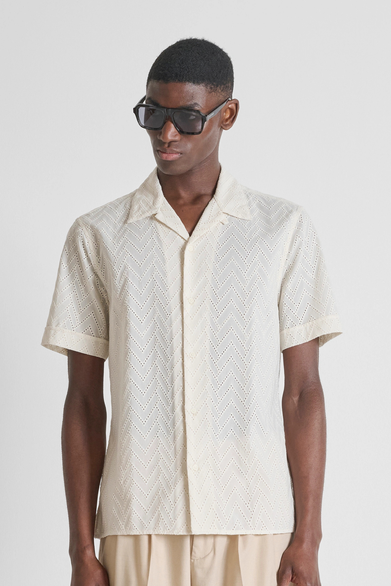Camisa com Bordado de Manga Curta Creme Antony Morato