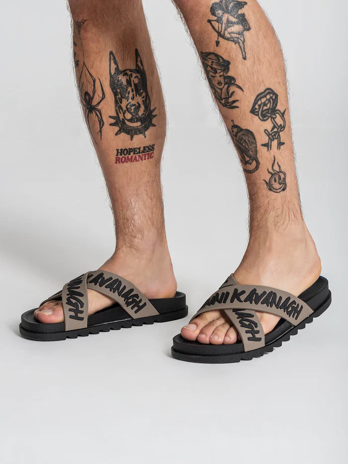Chinelo Cinzento Gianni Kavanagh SS26