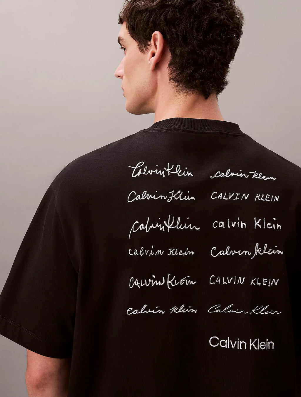 T-shirt Preta Script Logo Calvin Klein