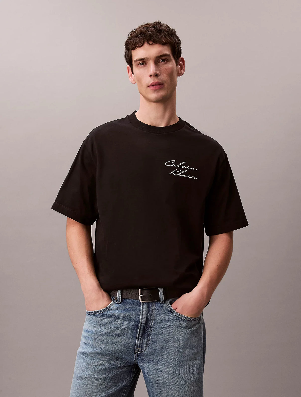 T-shirt Preta Script Logo Calvin Klein