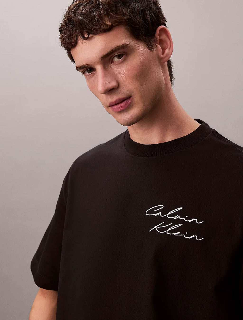 T-shirt Preta Script Logo Calvin Klein