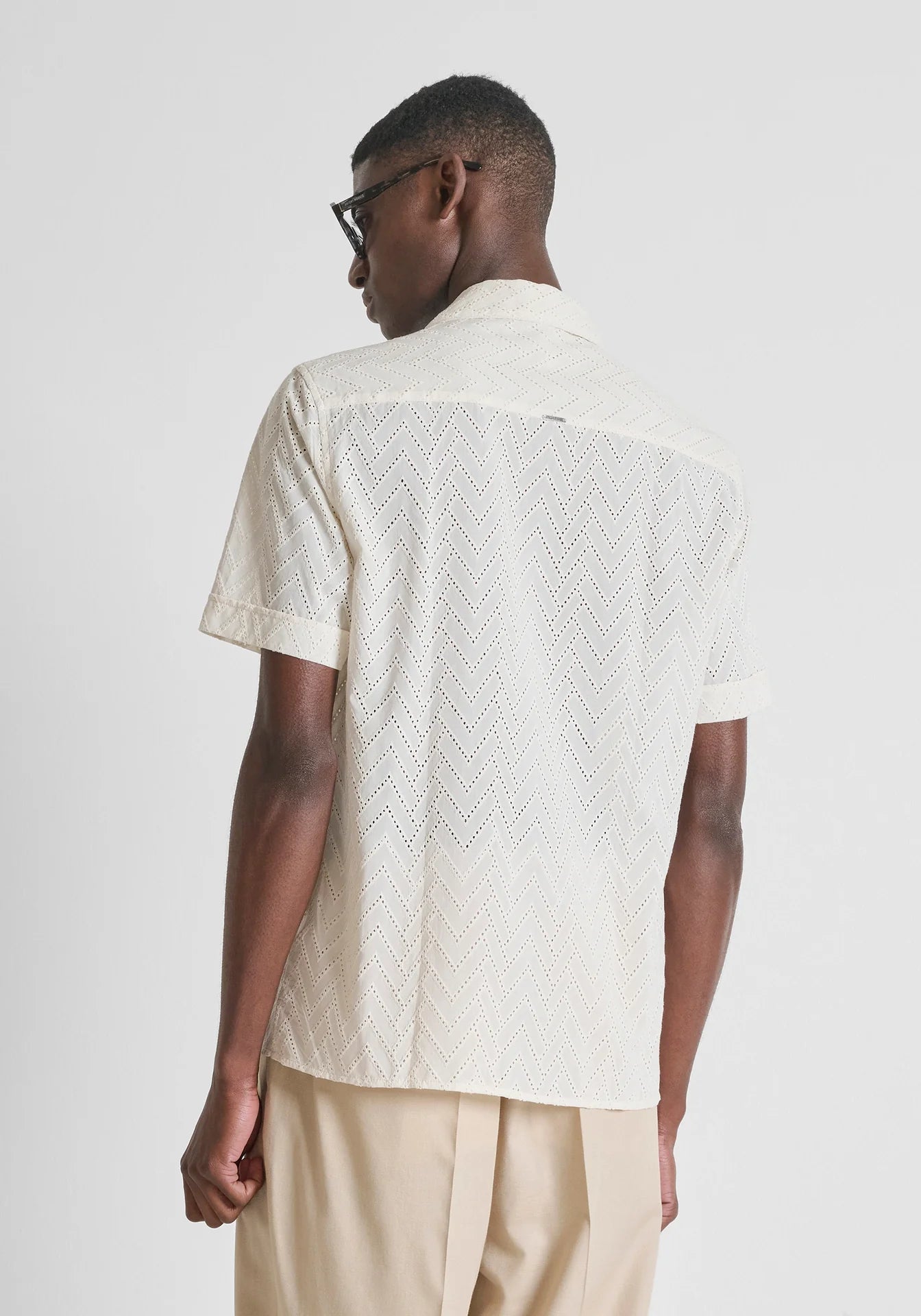 Camisa com Bordado de Manga Curta Creme Antony Morato