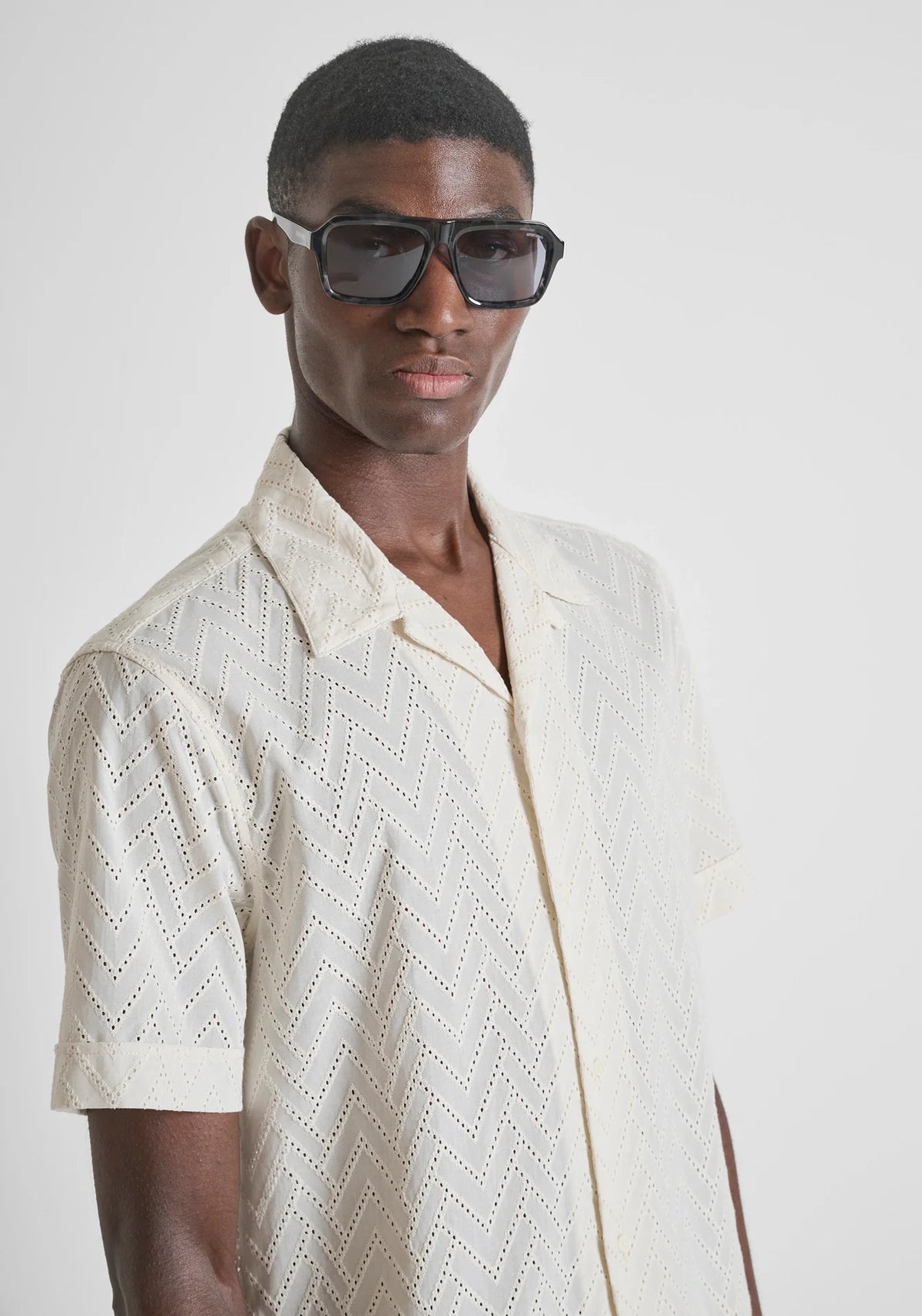 Camisa com Bordado de Manga Curta Creme Antony Morato