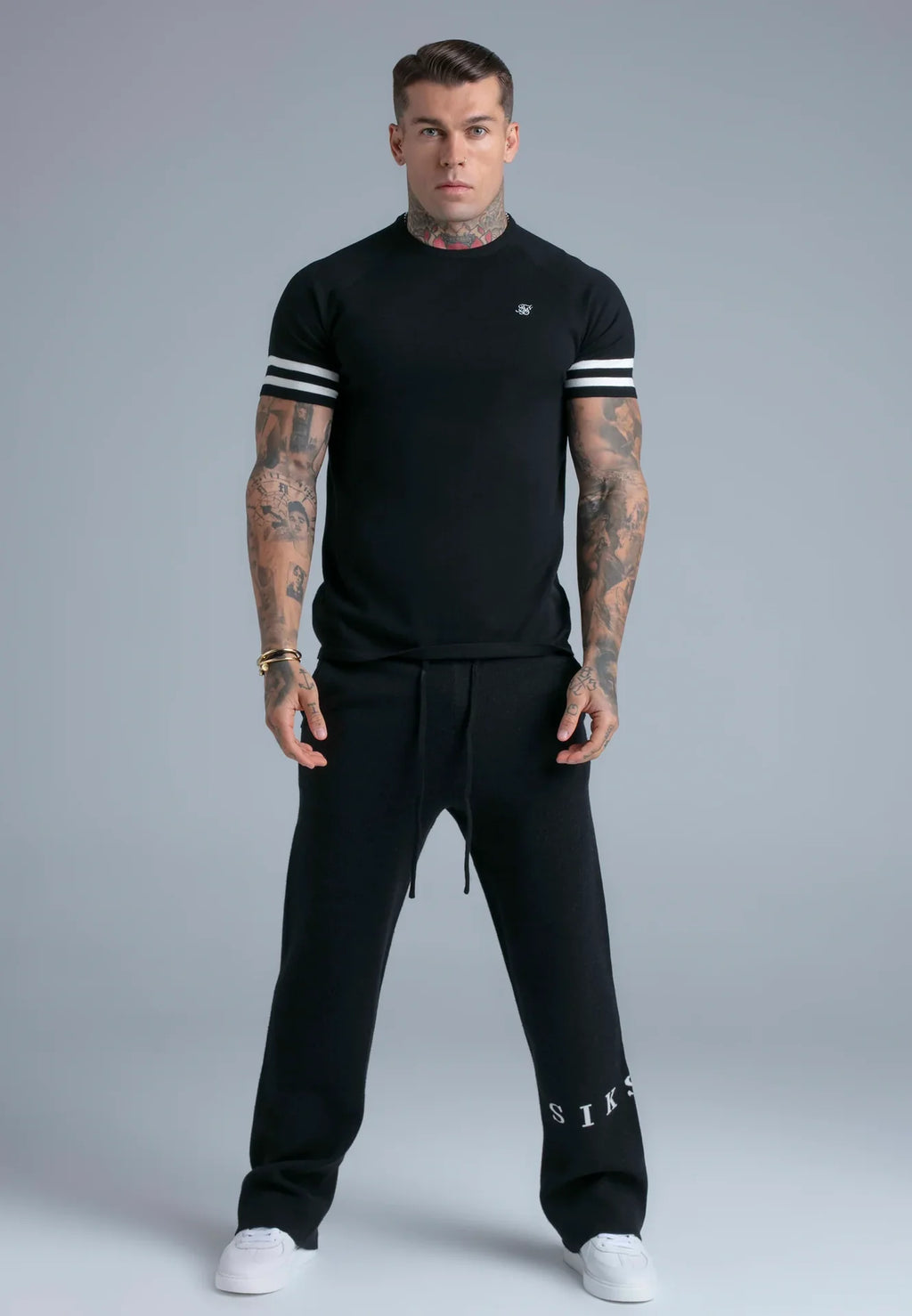 T-shirt Preta com Detalhes em Branco SikSilk
