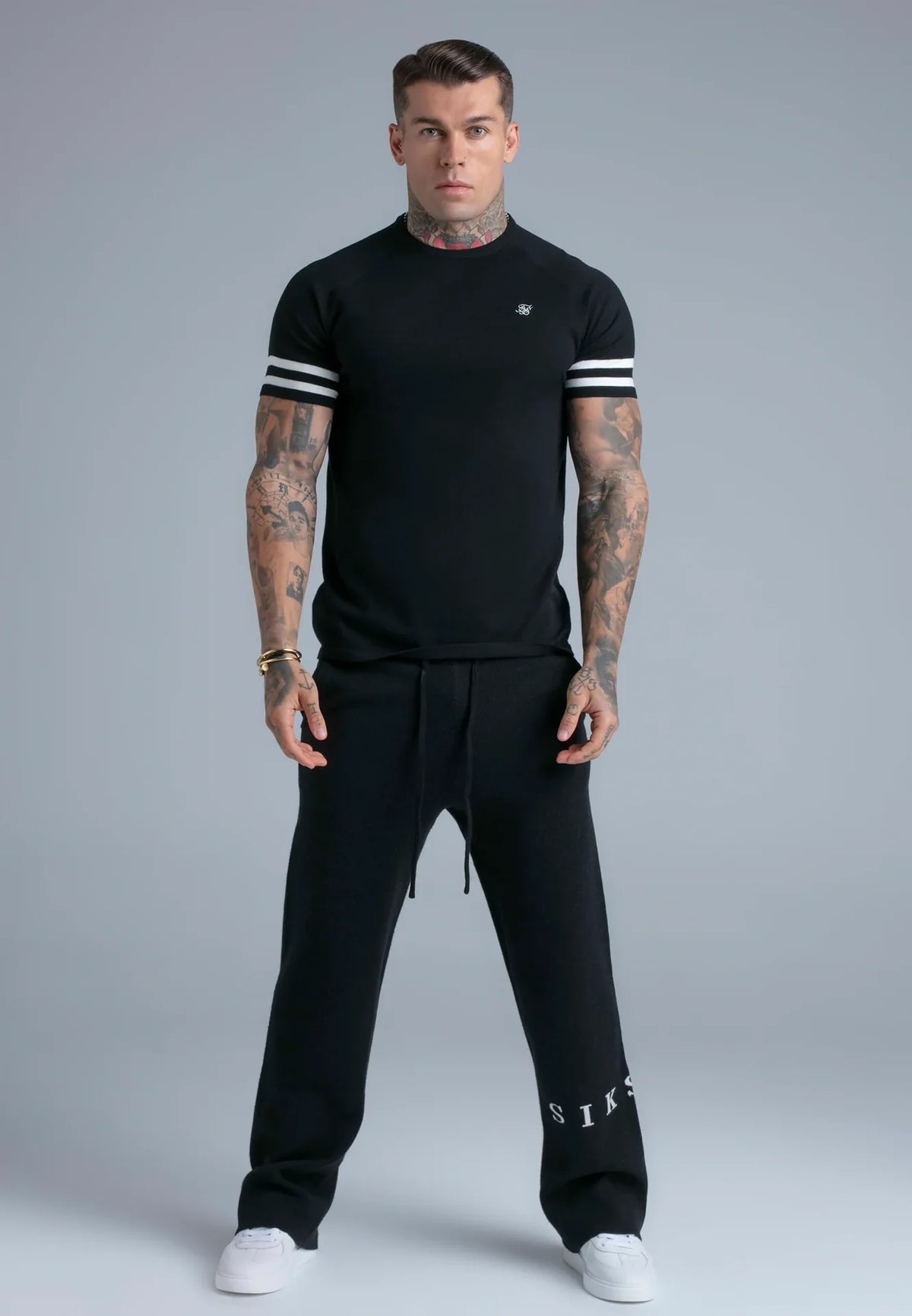 T-shirt Preta com Detalhes em Branco SikSilk