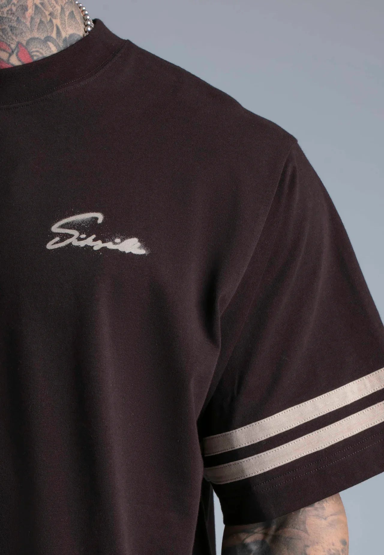 T-shirt Castanha SikSilk SS26