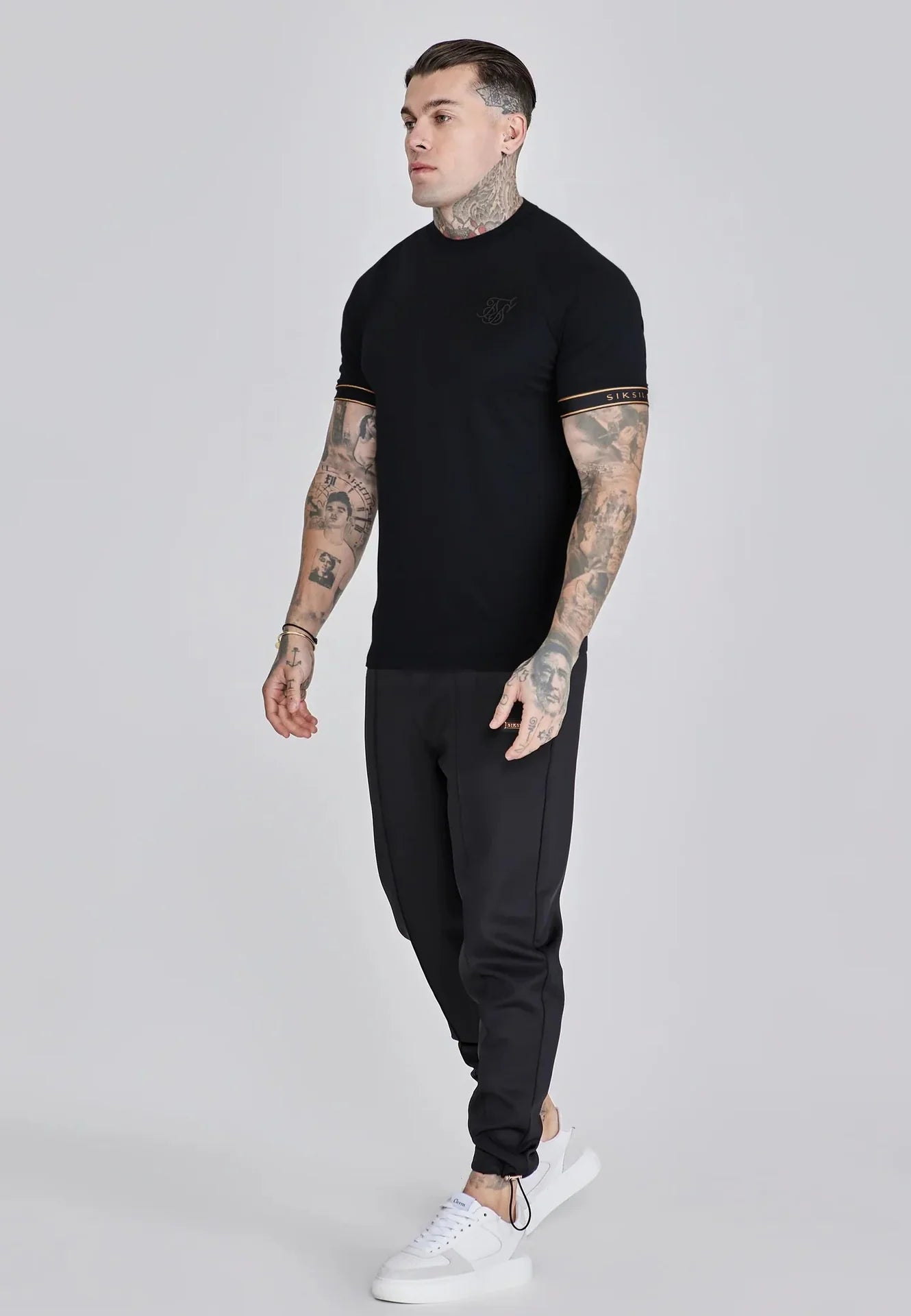 T-shirt Preta com Detalhes Tecido Elástico SikSilk
