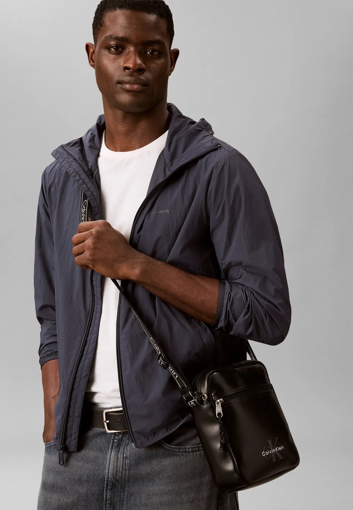 Bolsa de Tiracolo Calvin Klein Preta Calvin Klein