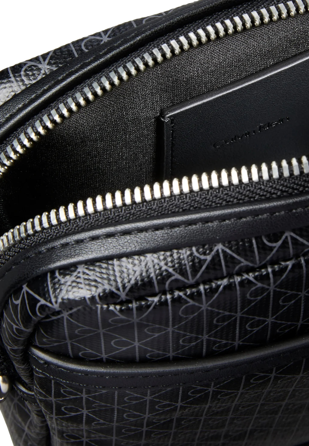 Bolsa Tiracolo Calvin Klein Preta Monograma Ovelha Negra Premium